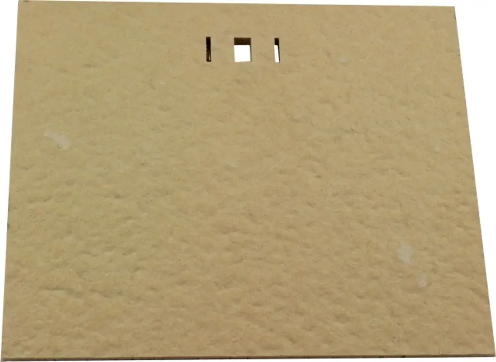 Brennkammerdämmung für GU/GG-24, dicke Plattenstruktur in neutraler Farbe, geeignet für Wolf Heizsysteme. Enthält Aussparung in der oberen Mitte.